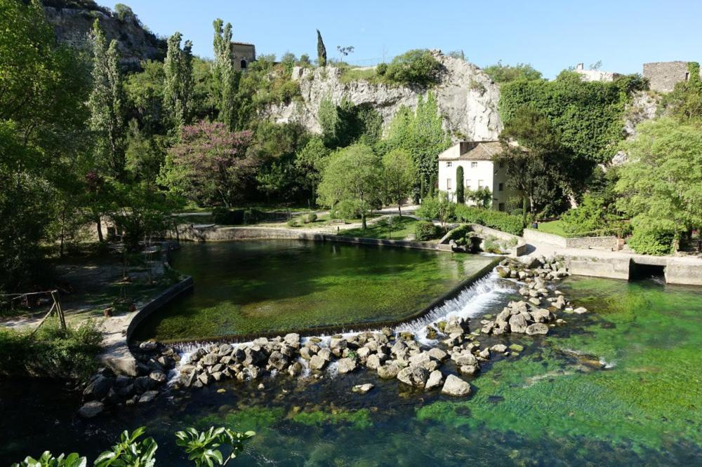 Le Mas De Guiguite Mézoargues Esterno foto